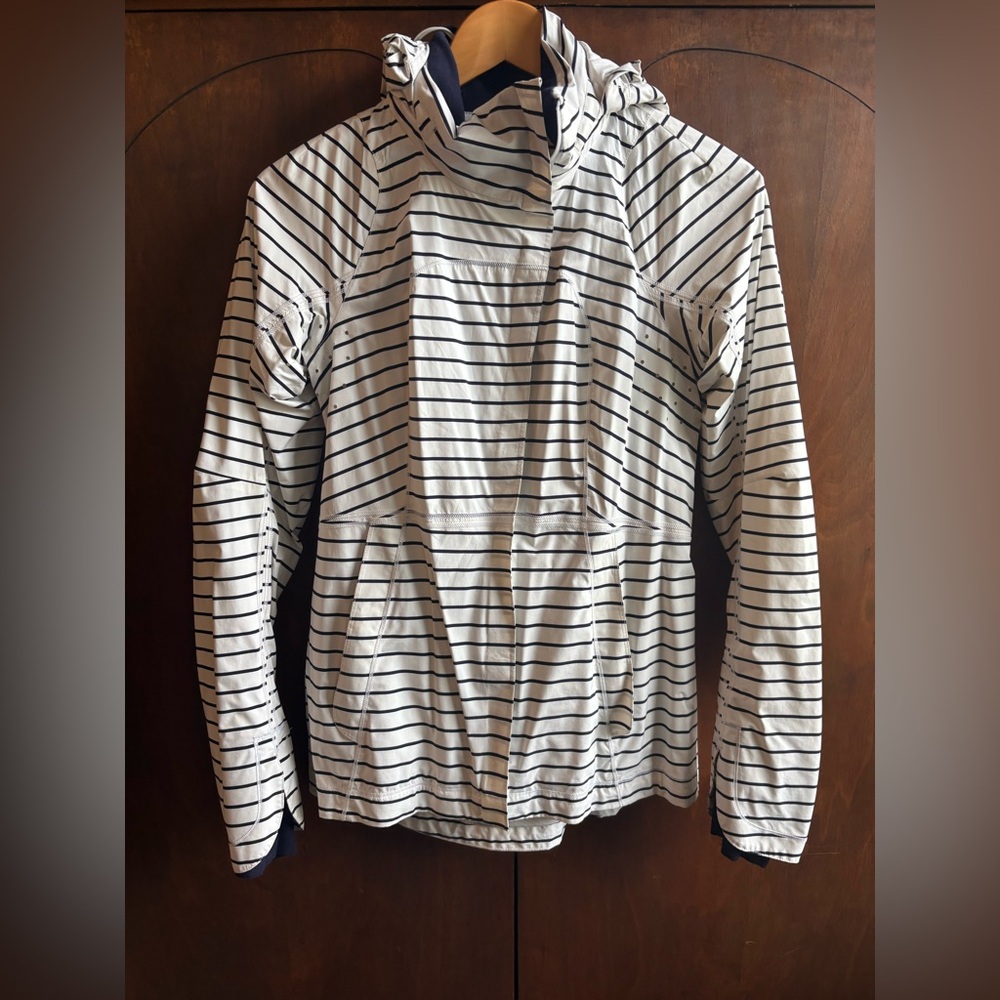 Lululemon Run: In the Rain Striped Hooded Jacket - White & Navy - Size 4